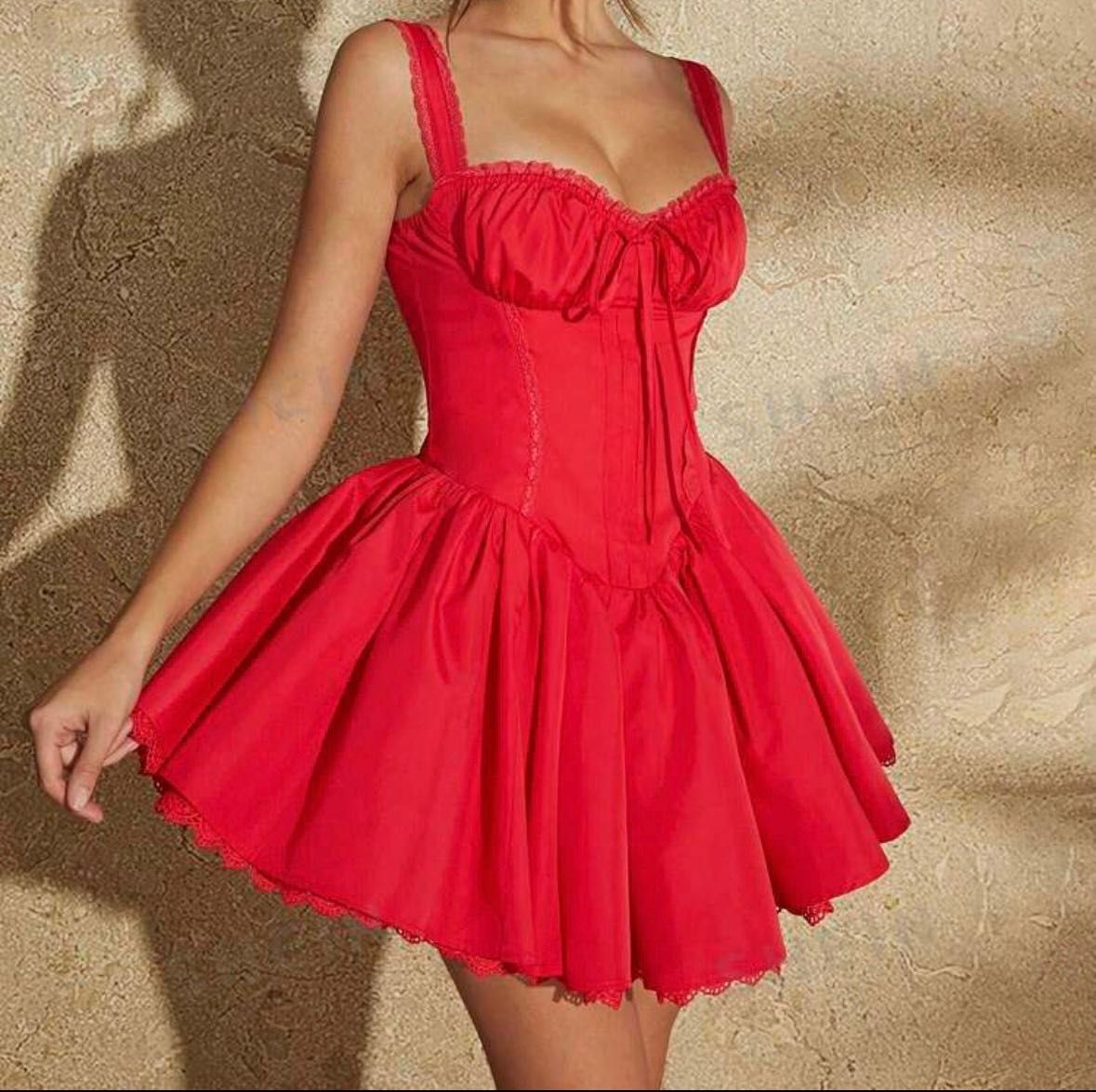 Дамска бухнала червена рокля