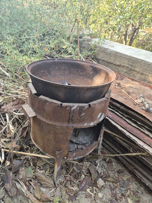 Казан и учак продается. Казан чугун. Николаевский.