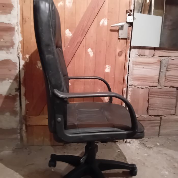 Офис-стол тип директорски