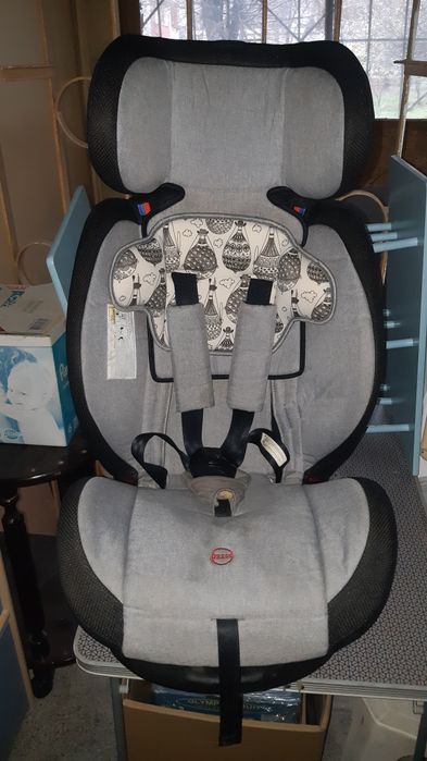 Две детски столчета за кола