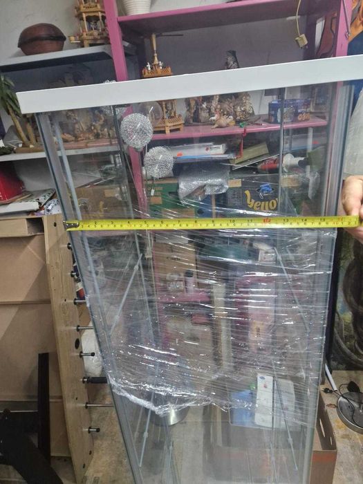 Vitrină sticlă tip insulă