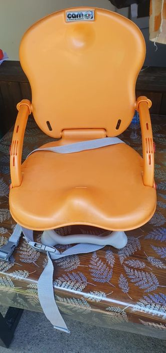 Vând scaun de copii pentru la masa.