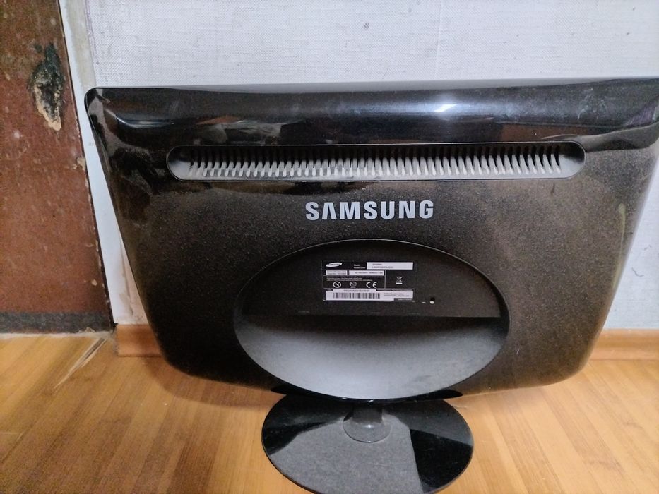 Продавам Монитор 23 инча