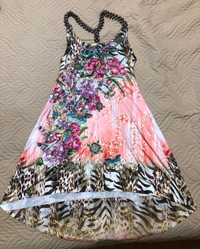 Цветна лятна рокля с камъчета, цветя и пеперуди