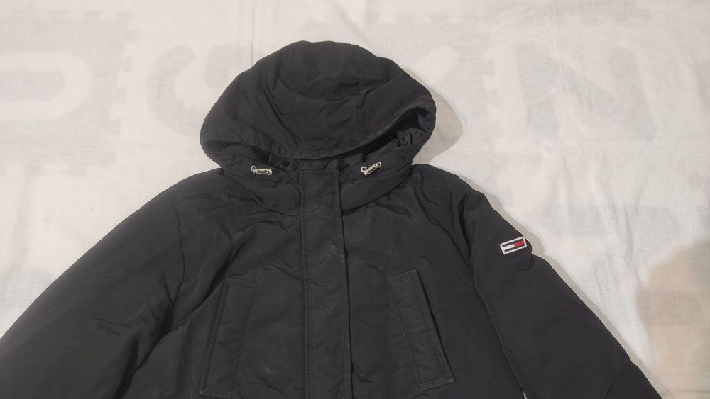 Geaca parka Tommy Jeans mărime L dama fete femei puf pene izolație