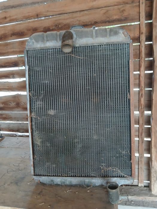 Vând radiator tractor