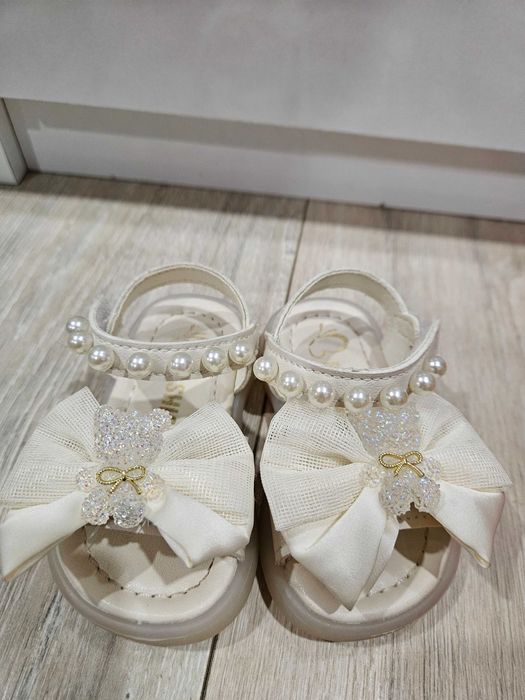 Сандали за момиче 19 номер