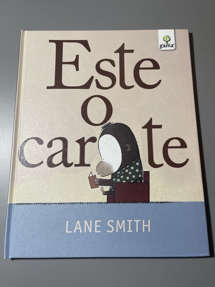 Carte “Este o carte”