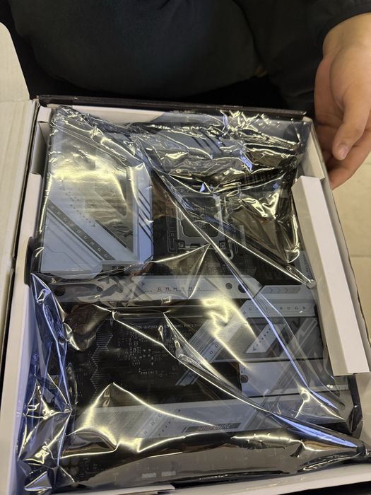 Материнская плата ASUS ROG STRIX Z790-A GAMING WIFI D4