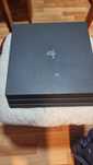 Consola PS4 Pro defecta.