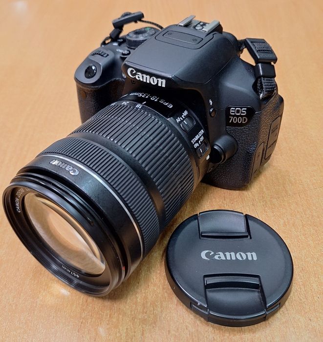 Canon 700D kit 18-135m IS,STM (18.0пикс,сенс экран,абсолютно как новый