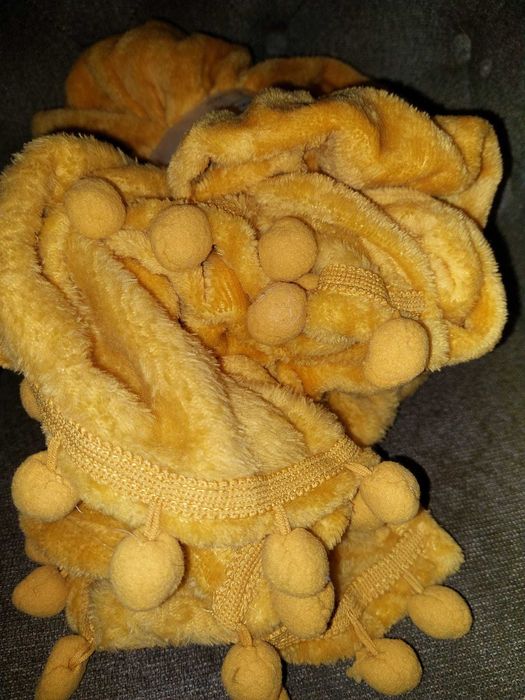 Patura galbena cu ciucurași NOUA