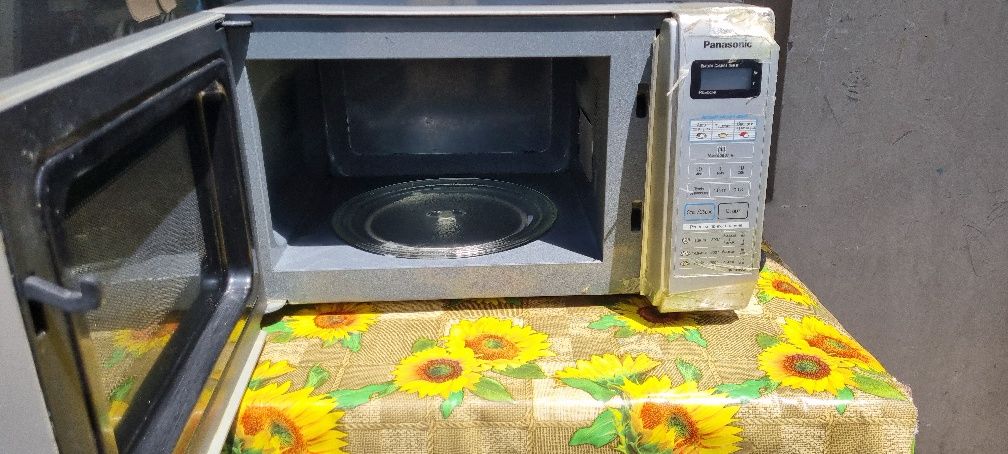 Mikrovolnovka panasonic