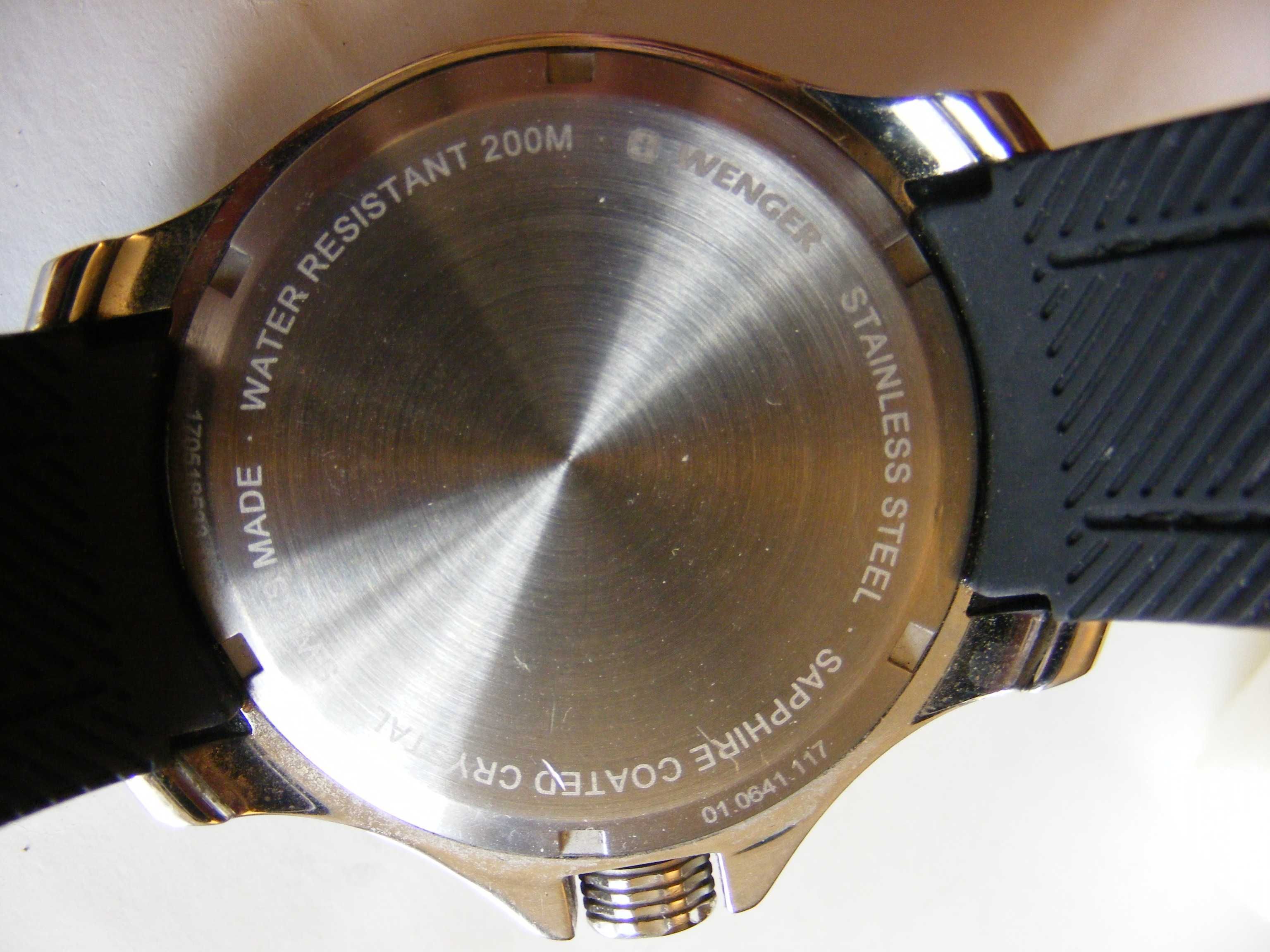 Wenger Swiss Army 200m/660ft Men's 43 mm.