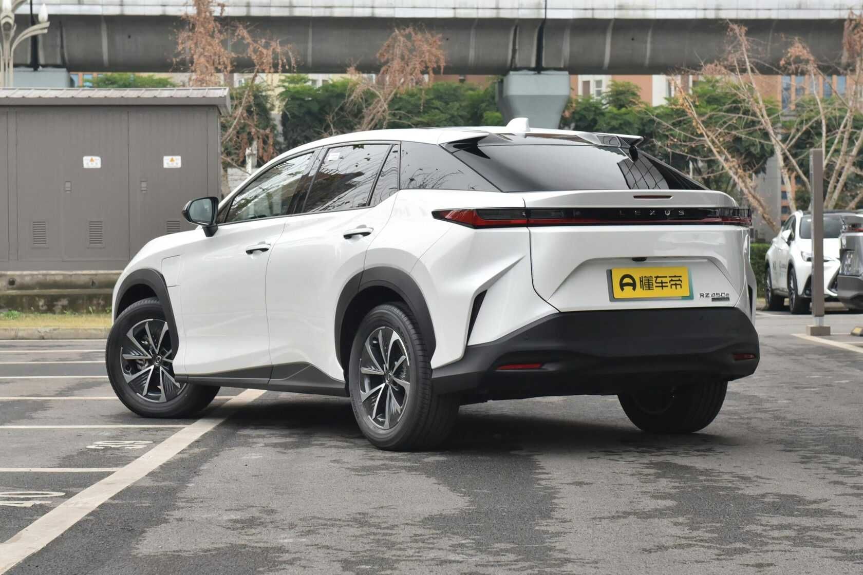 Lexus RZ UX вся серия только по заказу в краткие сроки