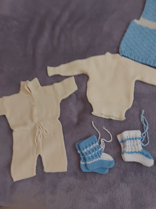 Бебешки жилетки и терличета нови