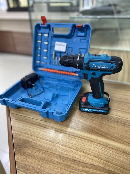 Шуруповерт Makita