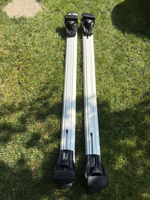 set thule: cutie portbagaj, bare transversale si picioare de prindere