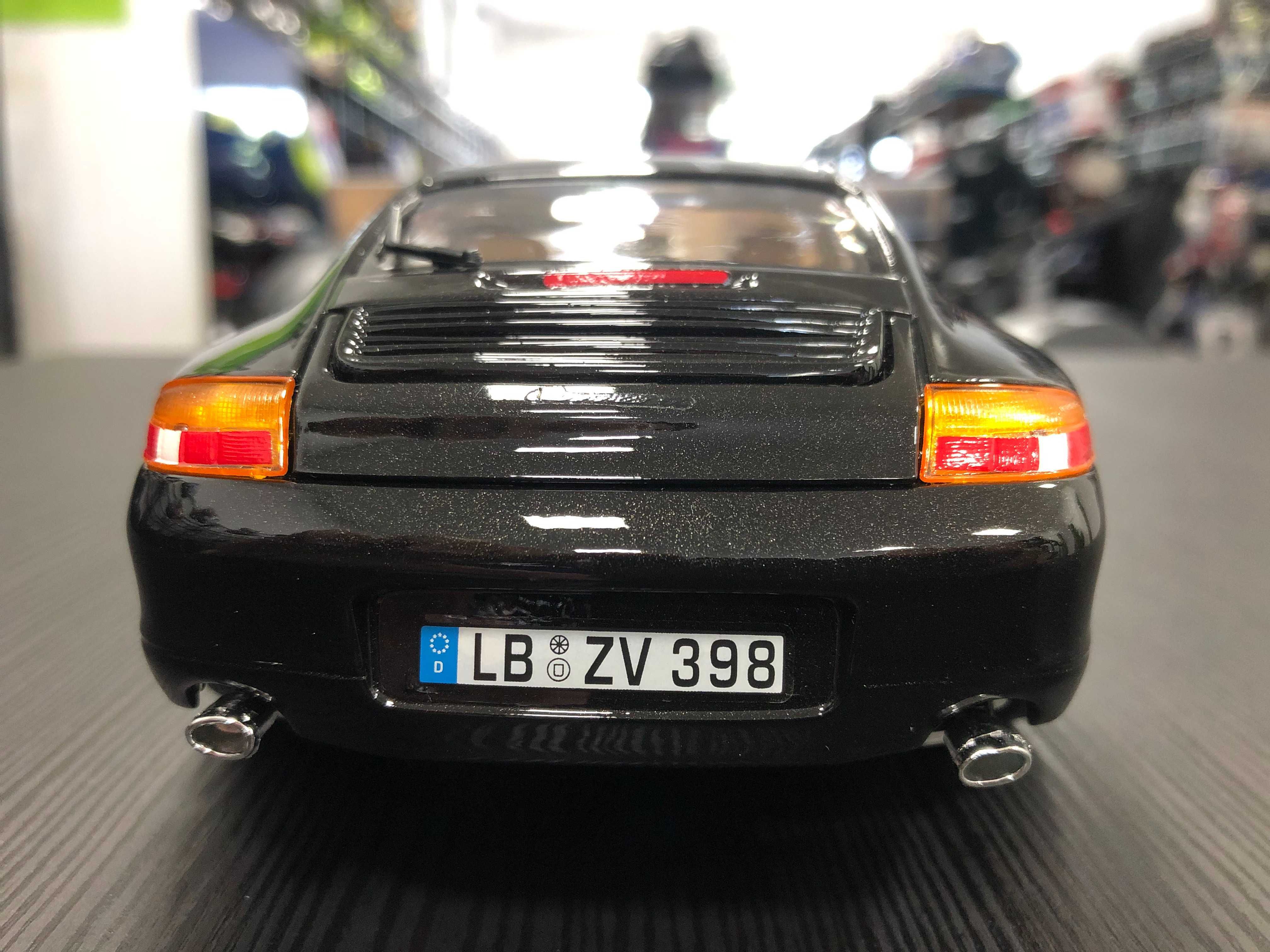Метална колекционерска количка BBURAGO PORSCHE 996 1:18 НОВА