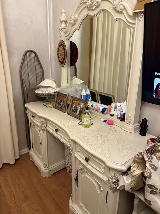 Тумба с зеркалом