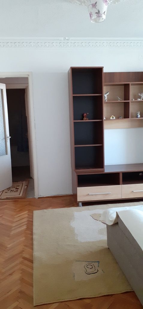 Vand apartament 2 camere semidecomandat zona centrala mobilat