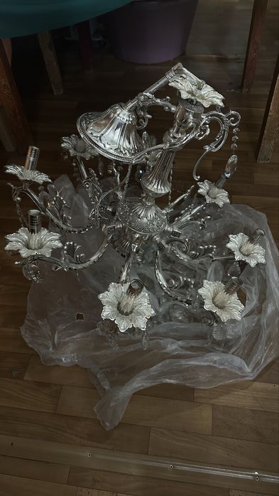 Продам люстру в отличном состоянии