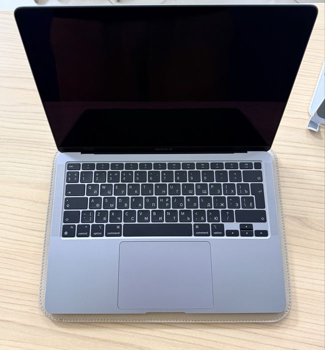 Продам Macbook air m1 256gb