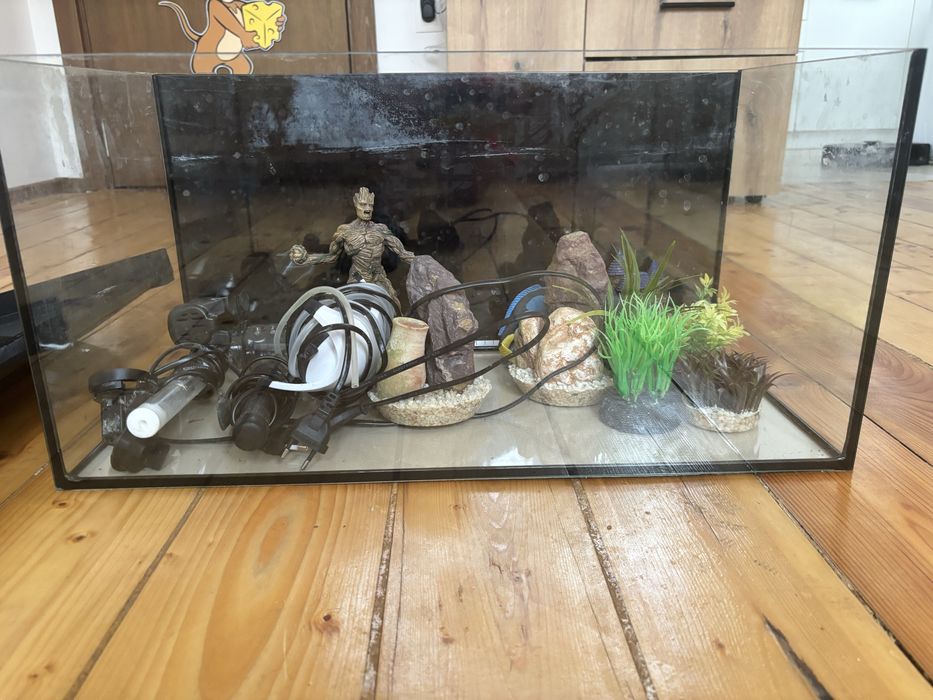 Аквариум 60 л със всичко налично