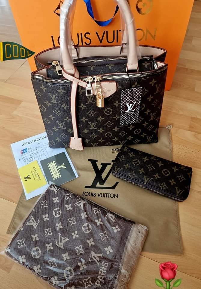 Set Louis Vuitton (portofel +esarfa+geanta, saculet, etichetă