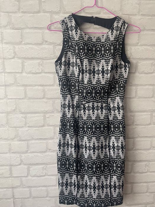 Елегантна рокля H&M, като нова.
