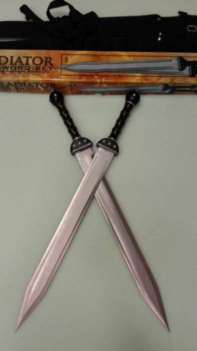 Тренировъчни Мечове Гладиус Гладиатор Maximus' Twin Gladius Комплект