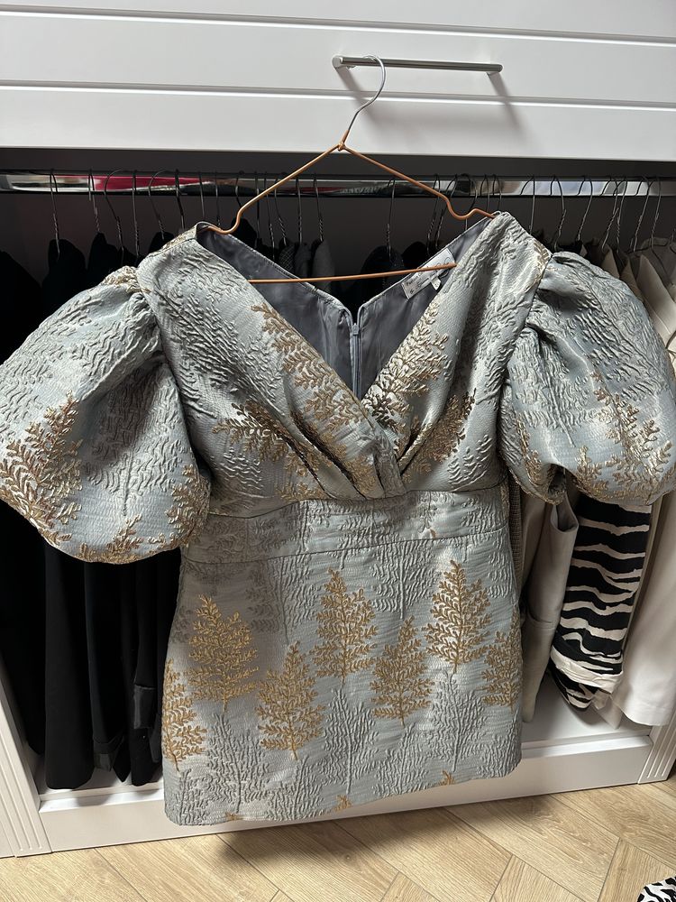 Rochie de seara scurta din tafta ..gri cu insertii aurii