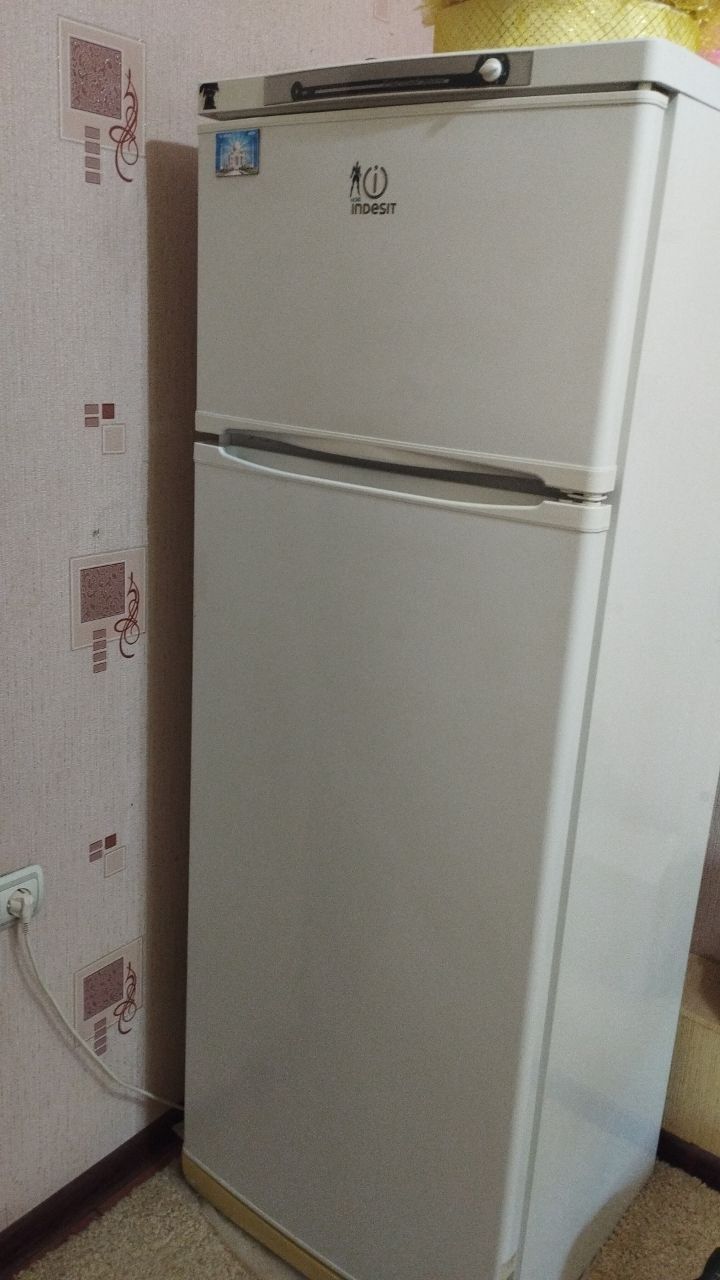 Холодилник    [ Indesit ]
