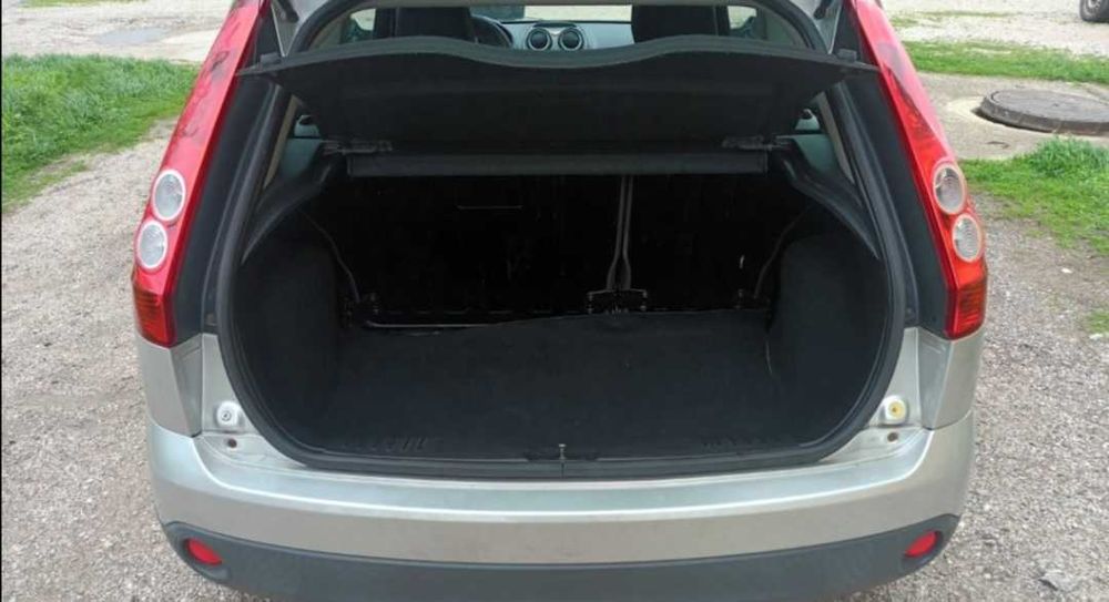 Кора багажник  Форд Фиеста/ Ford Fiesta 2000--2008г Двуврата.