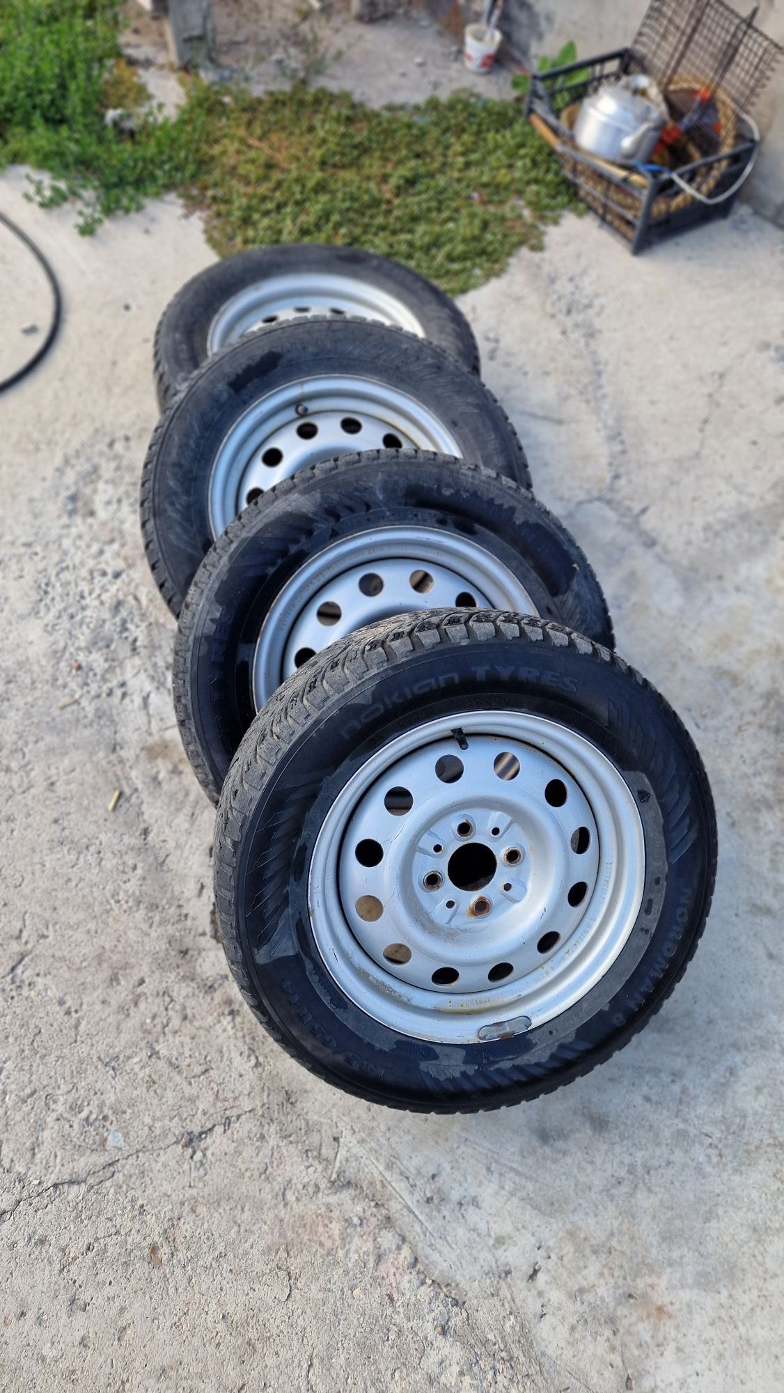 Колеса ваз R14, зимние шипы.