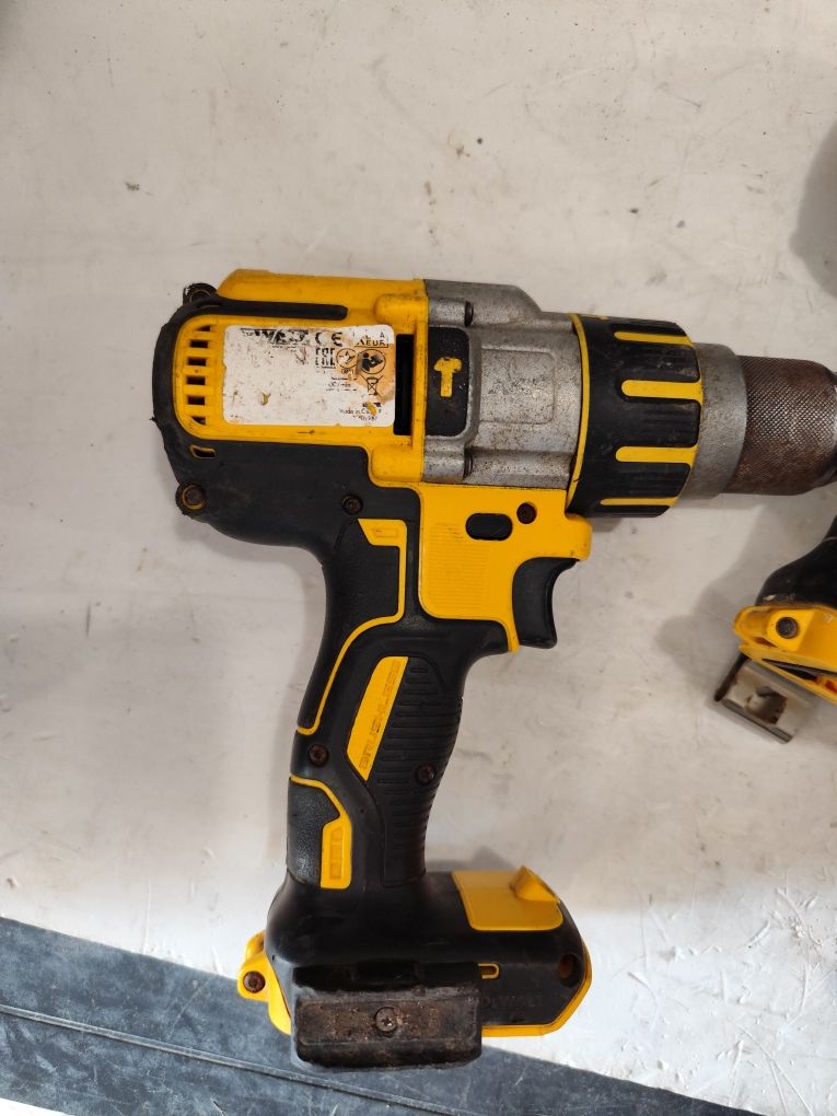 Мощен безчетков удърен винтоверт Девалт DeWALT DCD995 DCD996