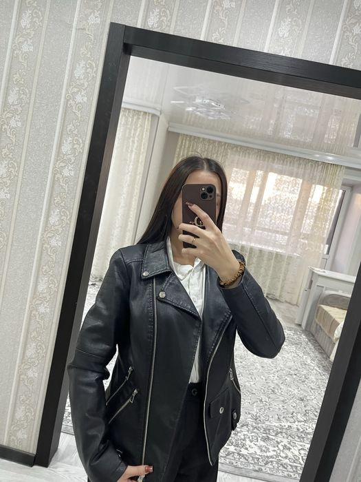 Продам кожанку черную