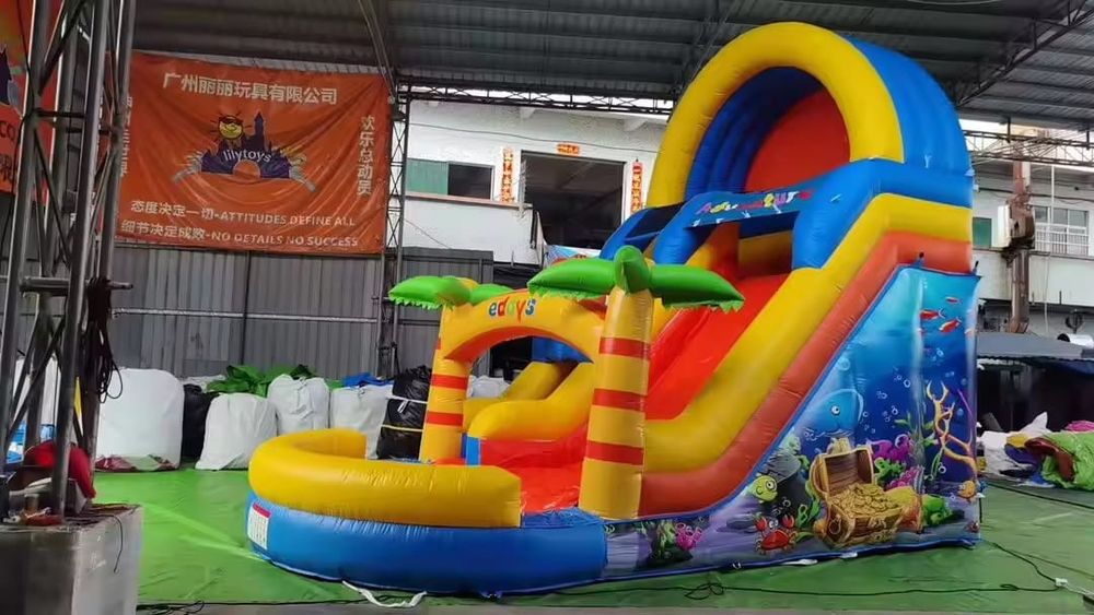 Vand tobogan gonflabil