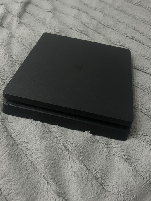 Продам Ps4 slim на 1tb.
