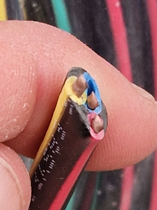 Vând conductor electric 3X2,5 mm la colac de 150 ml