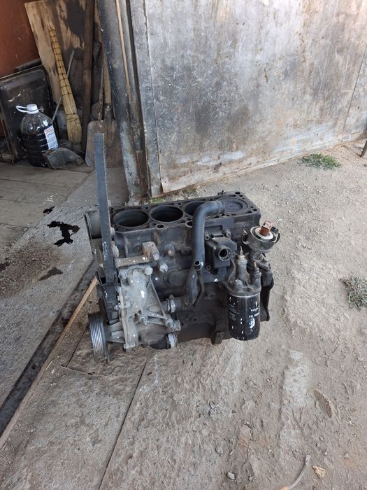 Блок двигателя 1.8 моновпрыск гольф 3, пассат б3,