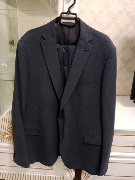 Продам костюм один раз одел