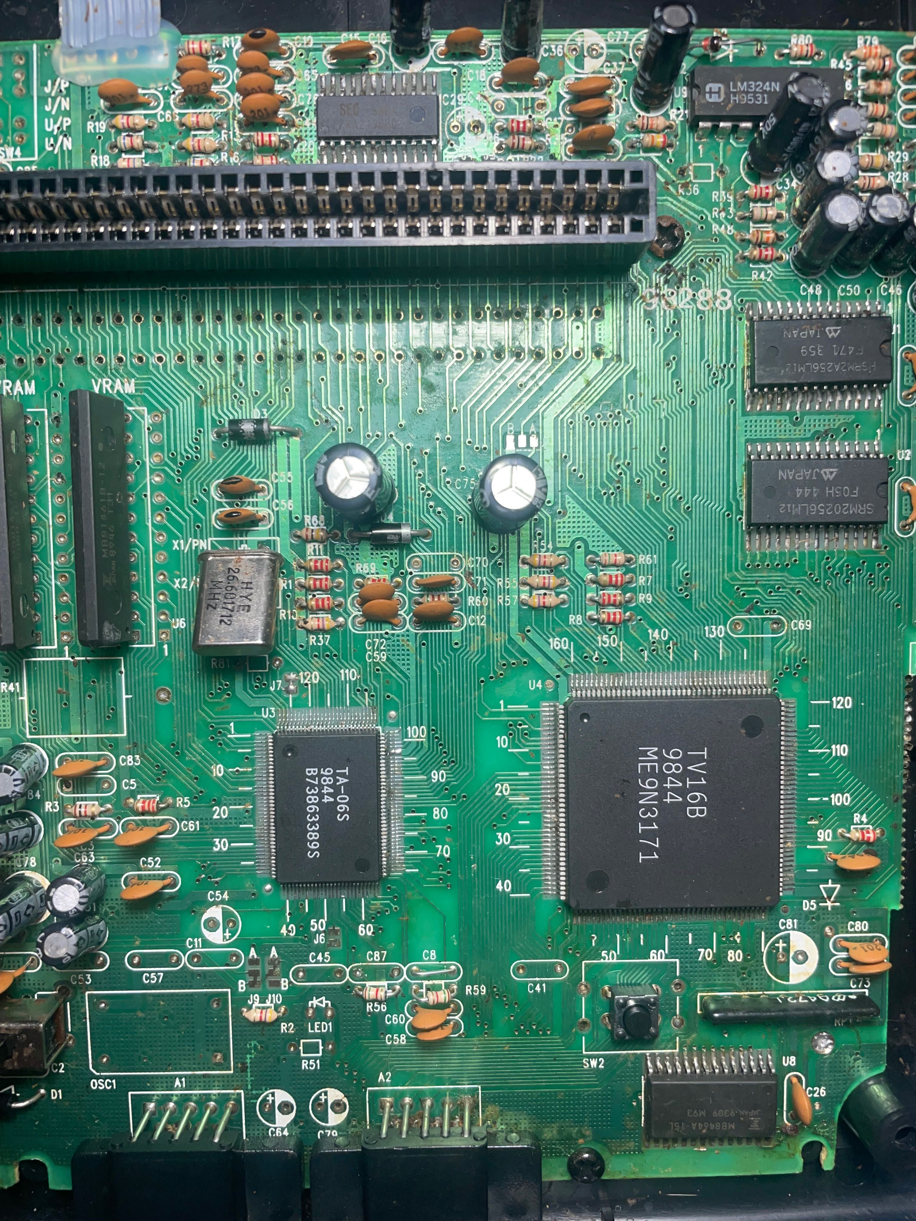 SEGA mega drive II + 14 дискети + телевизор 14 инча-подарък