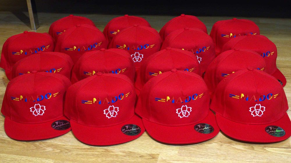 Sepci si embleme brodate la comanda