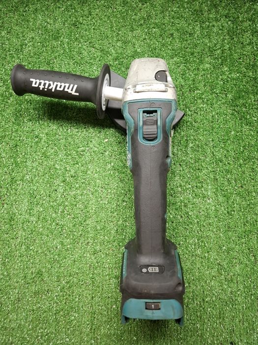 Безчетков шлайф на Makita DGA511 с регулаж на оборотите