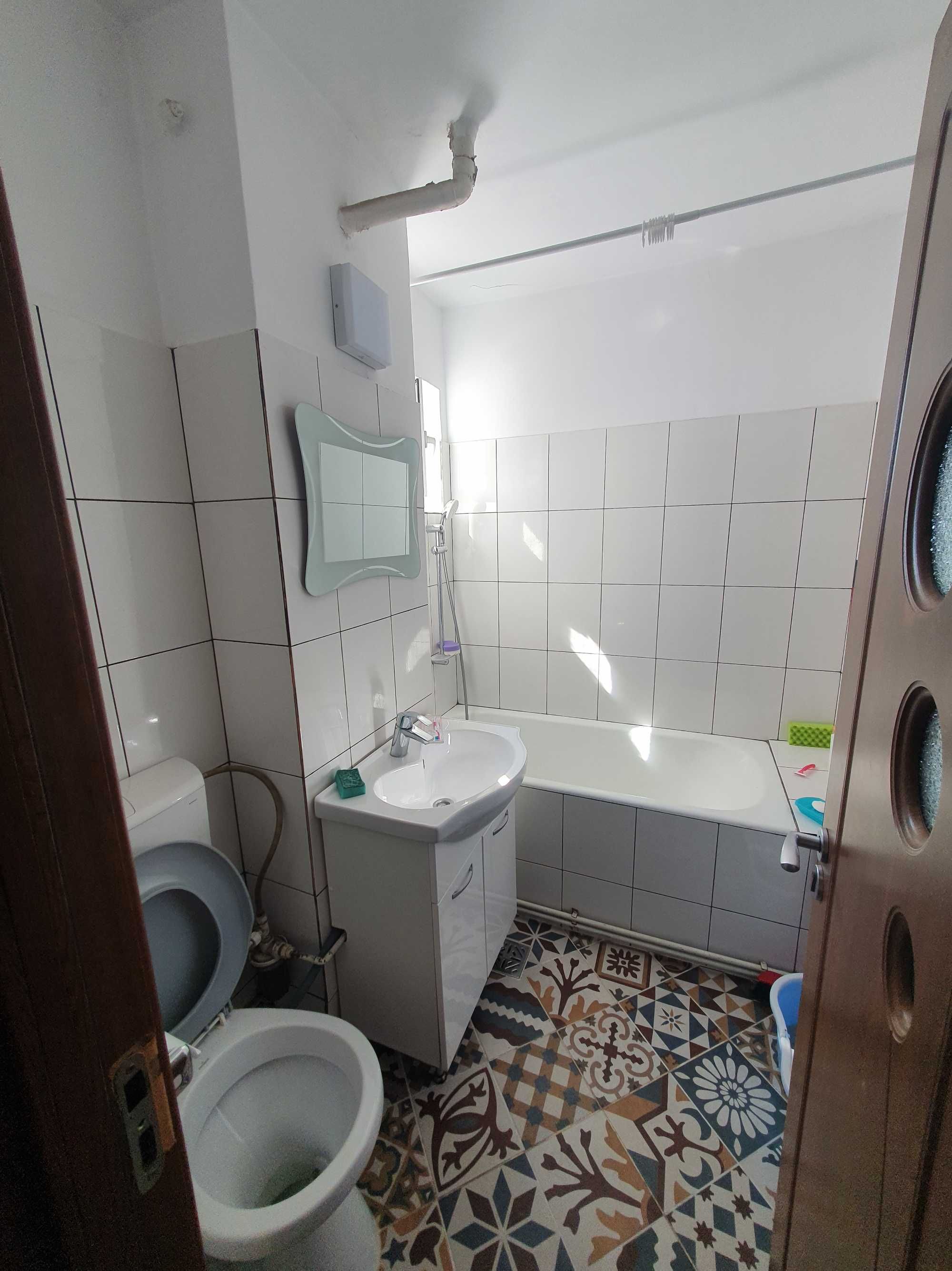 Apartament cu 3 camere decomandate - Craiovita Fortuna