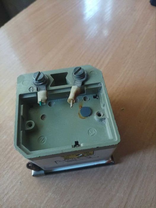 Вольтметр постоянного тока до 100 вольт.