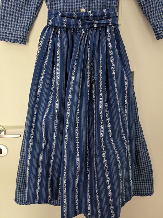 Rochie cu aspect vintage cu specific german