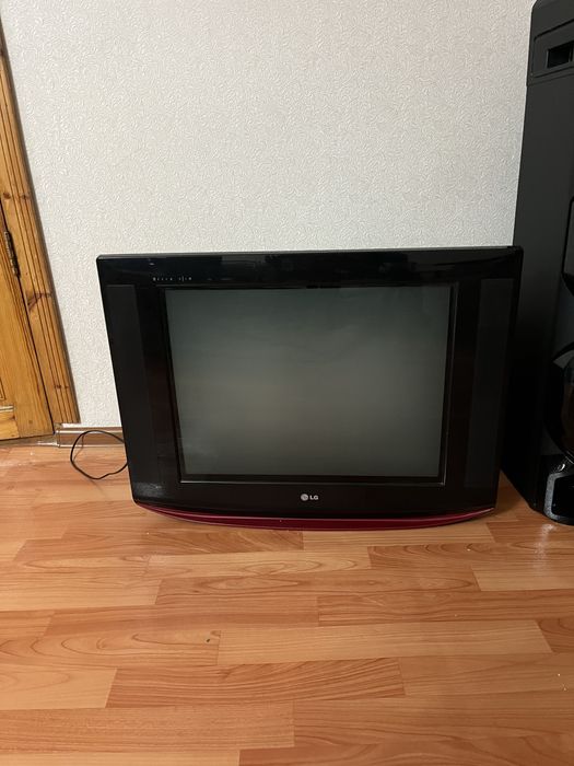 Продам телевизор lg в хорошем состояние рабочий