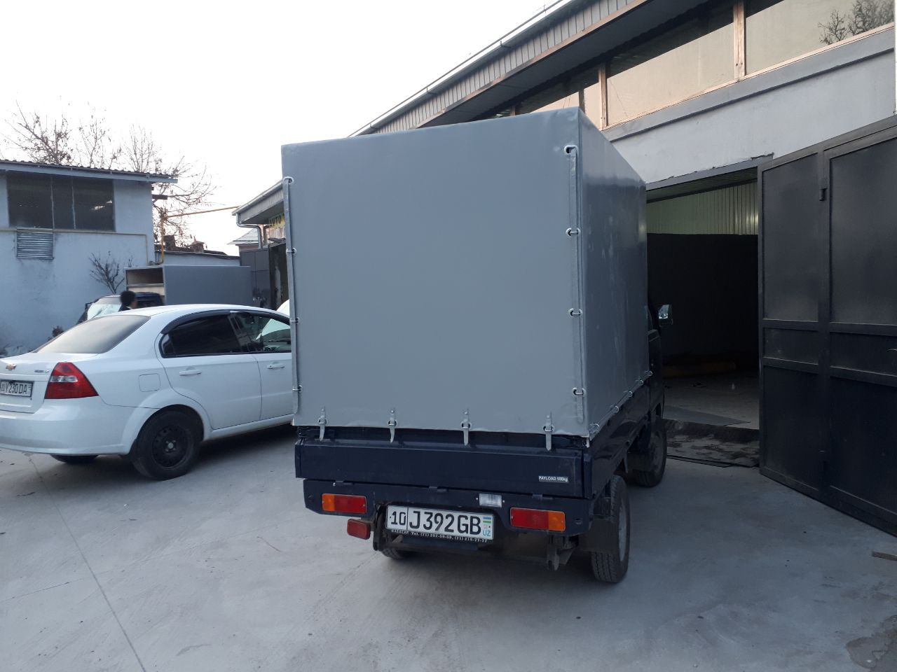 Avto tent ustanofka
